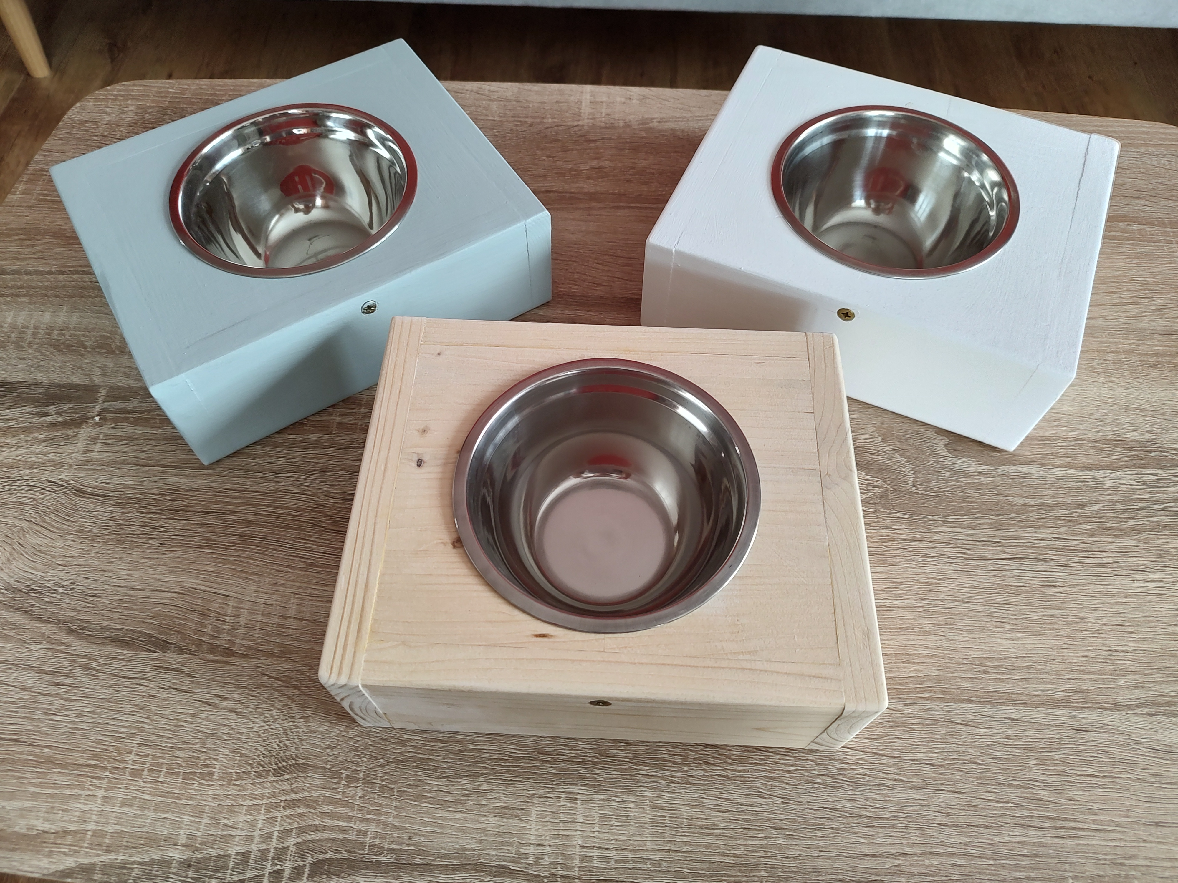 Stojan s miskou pro psa nebo kočku