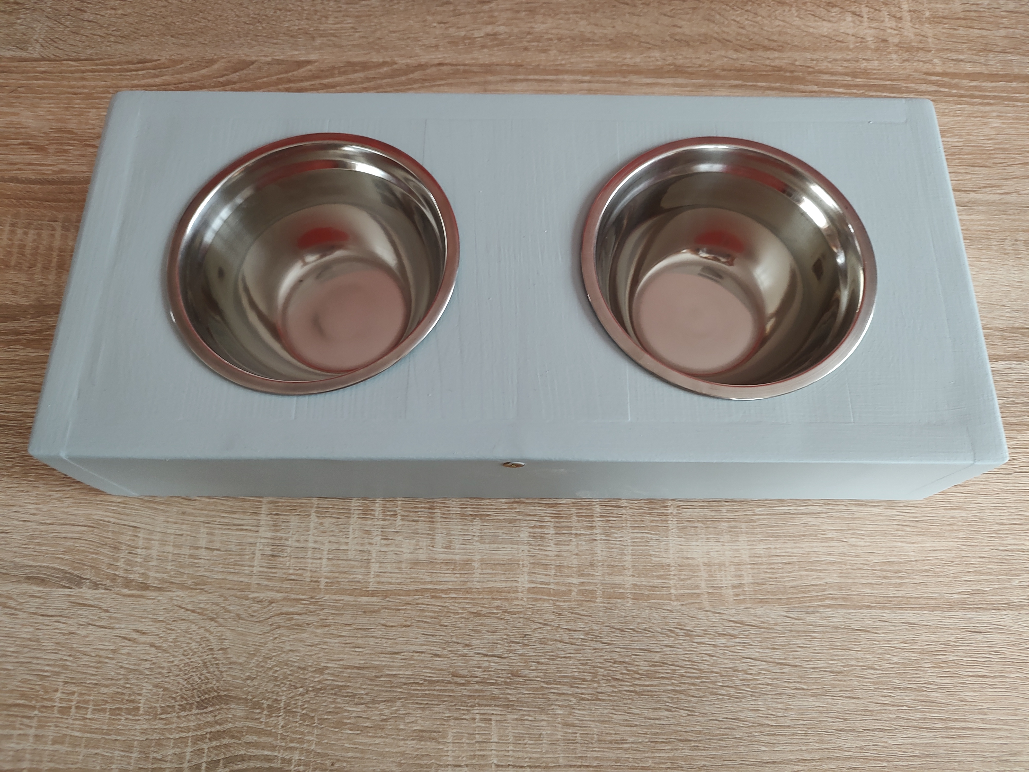 Stojan na misky pro psa nebo kočku