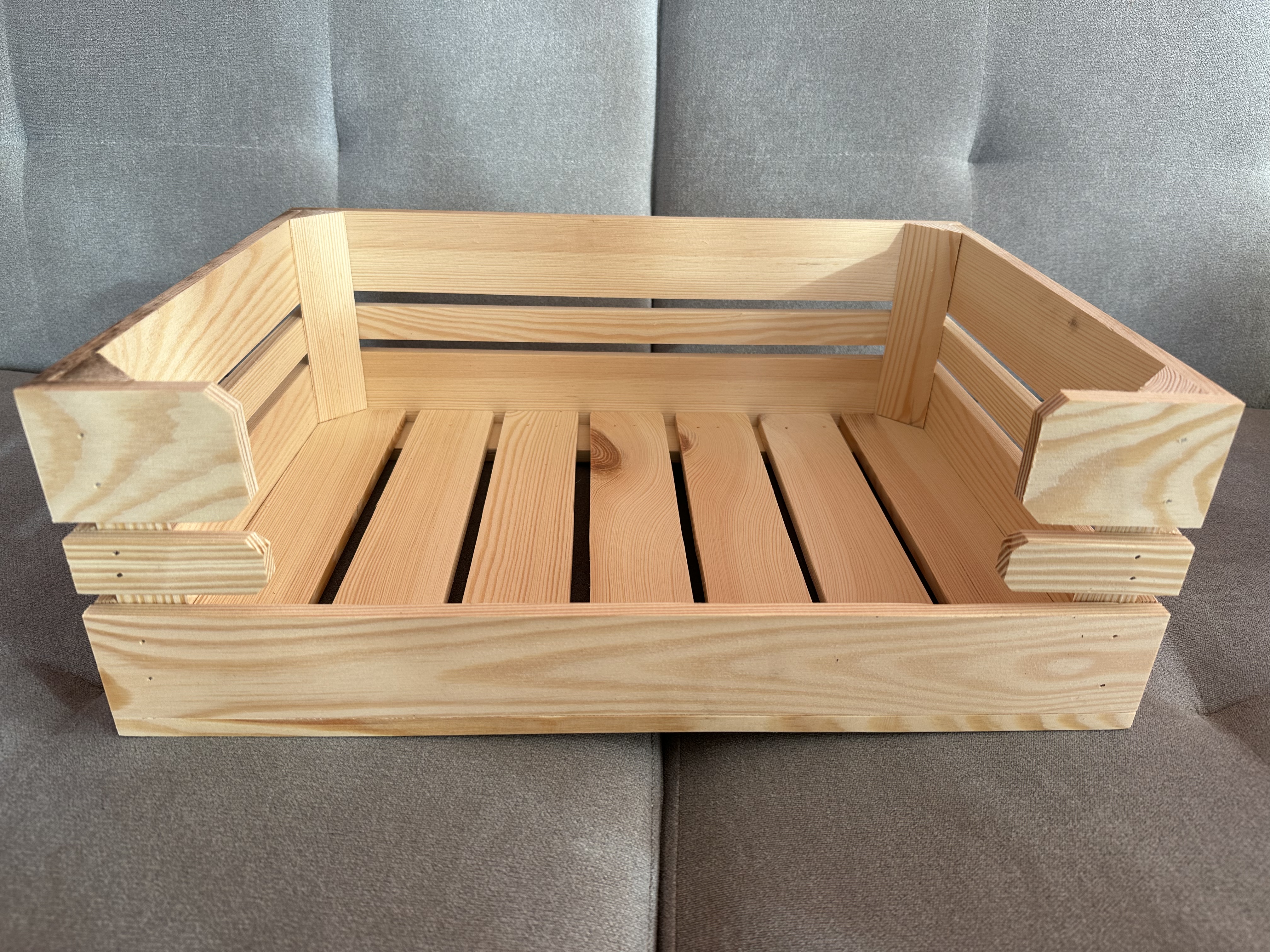 Dřevěný pelíšek pro malého psa nebo kočku