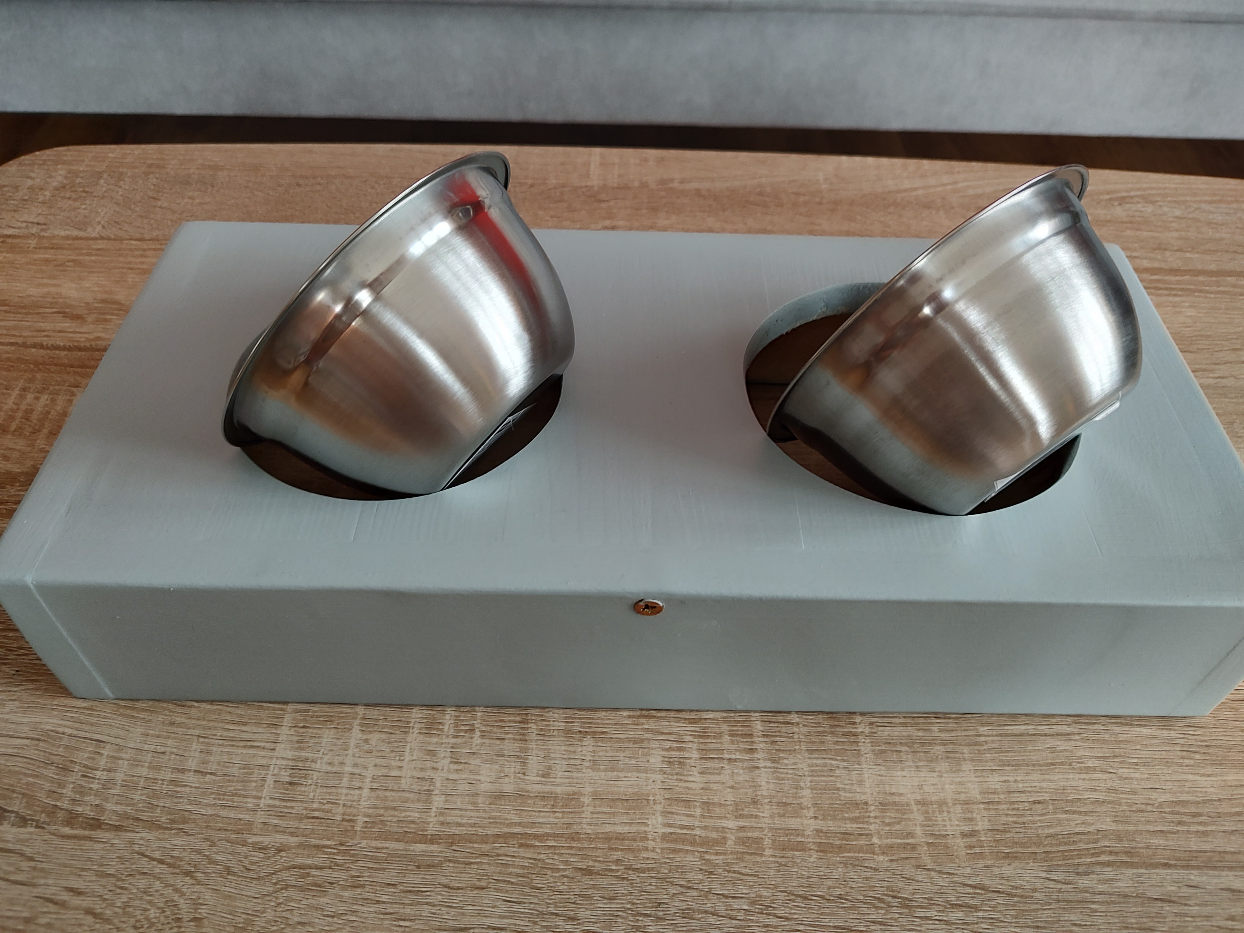 Stojan na misky pro psa nebo kočku